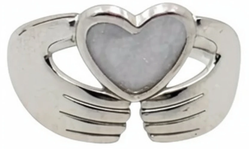 Anillo de acero quirurgico corazon con manos